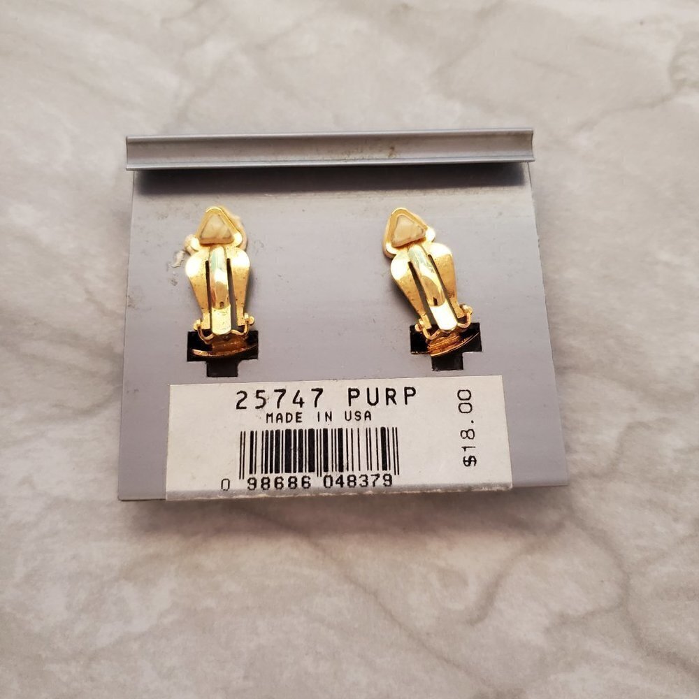 👑 Vintage 1980s 80s Clip On Gold Brown Gold Crest Preppy Academia Earrings 👑 - Picture 2 of 3